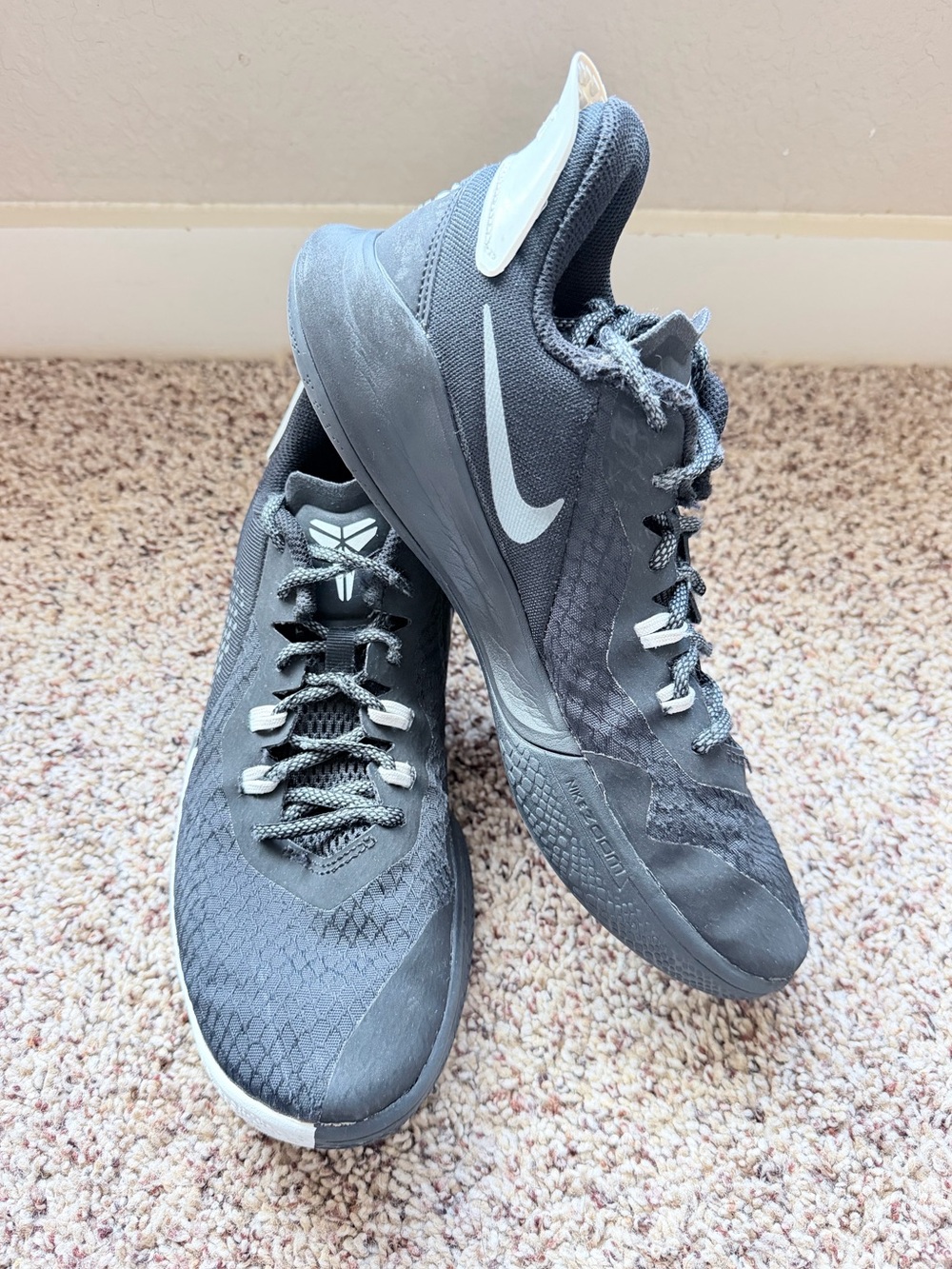 Nike Mamba Fury Black/Grey-White Women’s Size 8.5,